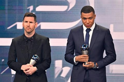 Mbappe chúc mừng Messi giành FIFA The Best 2022 